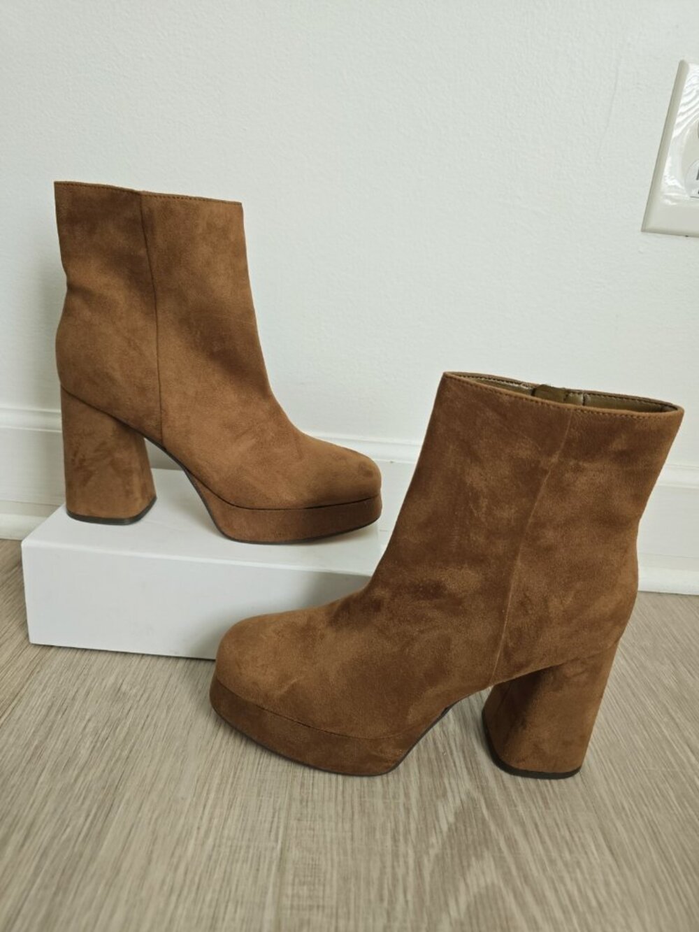 Nine West Brown Y2K Bratz Retro 70s Block Heel Platform Boots 8 Faux Suede